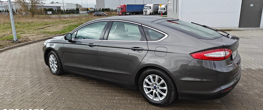 Ford Mondeo cena 64500 przebieg: 106000, rok produkcji 2017 z Września małe 277